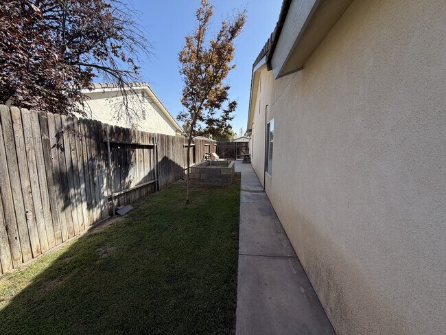 Building Photo - 5310 Summer Cypress Dr