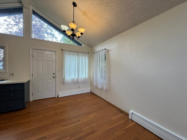 Building Photo - 1233 Crescent Dr