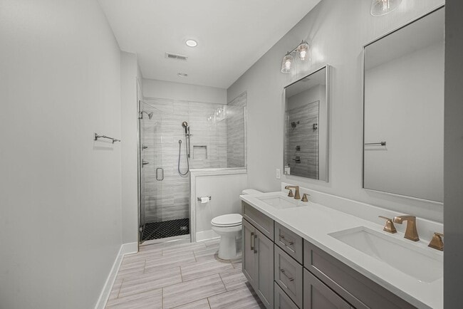 Building Photo - Stunning Modern Townhouse in the Heart of ...