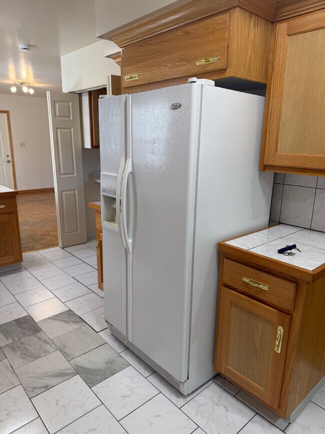 Building Photo - Ranch Style 3 bed, 1-1/2 bath Aurora Home Ready for Move In!