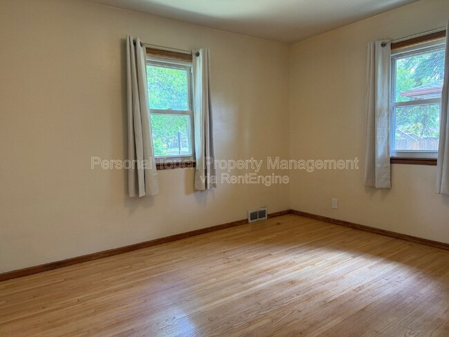 Building Photo - 1717 5th St S