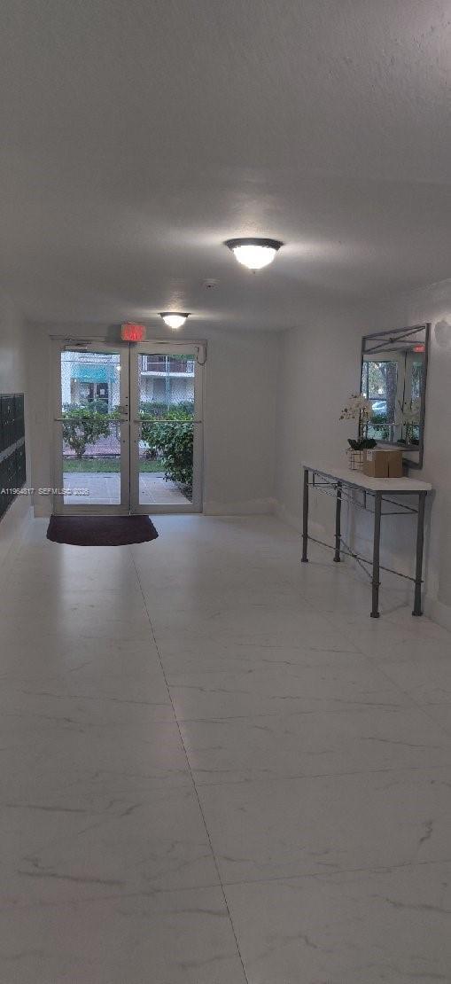 Building Photo - 9320 Fontainebleau Blvd