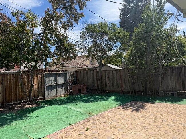 Building Photo - 10670 Minette Dr