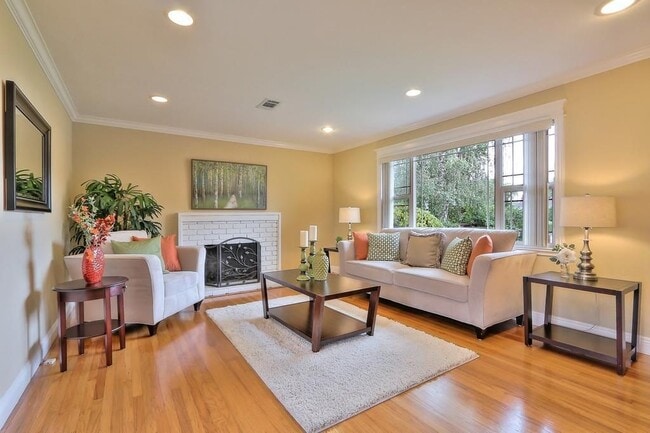 Building Photo - 467 Chestnut Ave