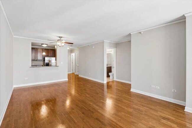 Building Photo - 420 E Waterside Dr