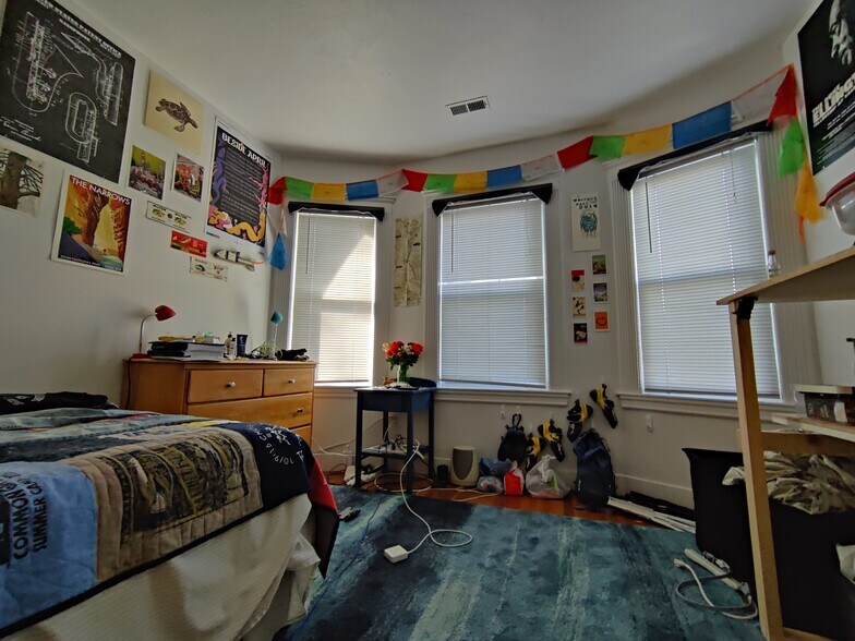 Building Photo - 51 Gardner St