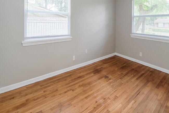 Building Photo - 6020 Woodside Dr