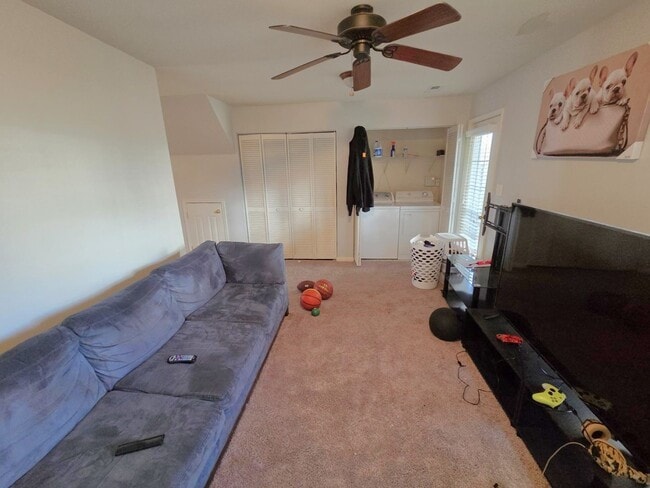 Building Photo - Charming 3 Bed 2.5 Bath End-Unit Townhome with Deck & Patio In The Villages of Saybrook