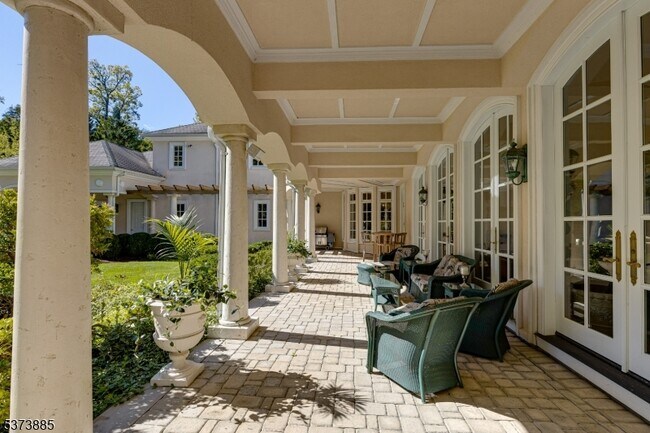 Building Photo - 21 Stoningham Dr