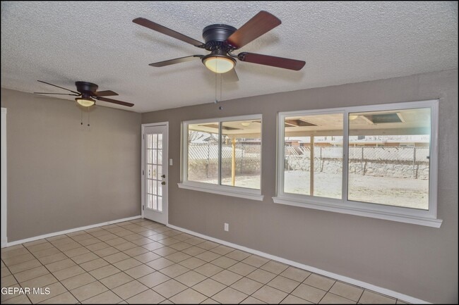 Building Photo - 9004 Acatlan Ln