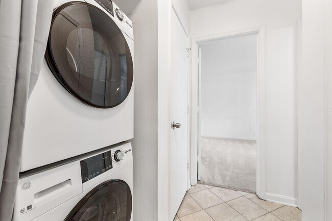 Building Photo - 6910 Victoria Dr