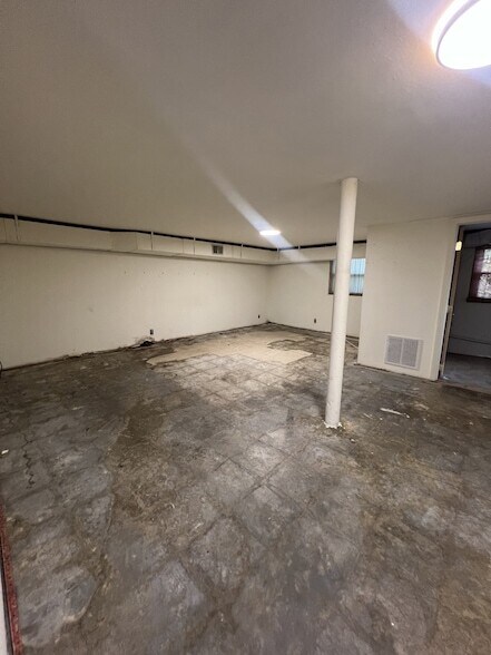 Building Photo - 2110 Summitt Ave