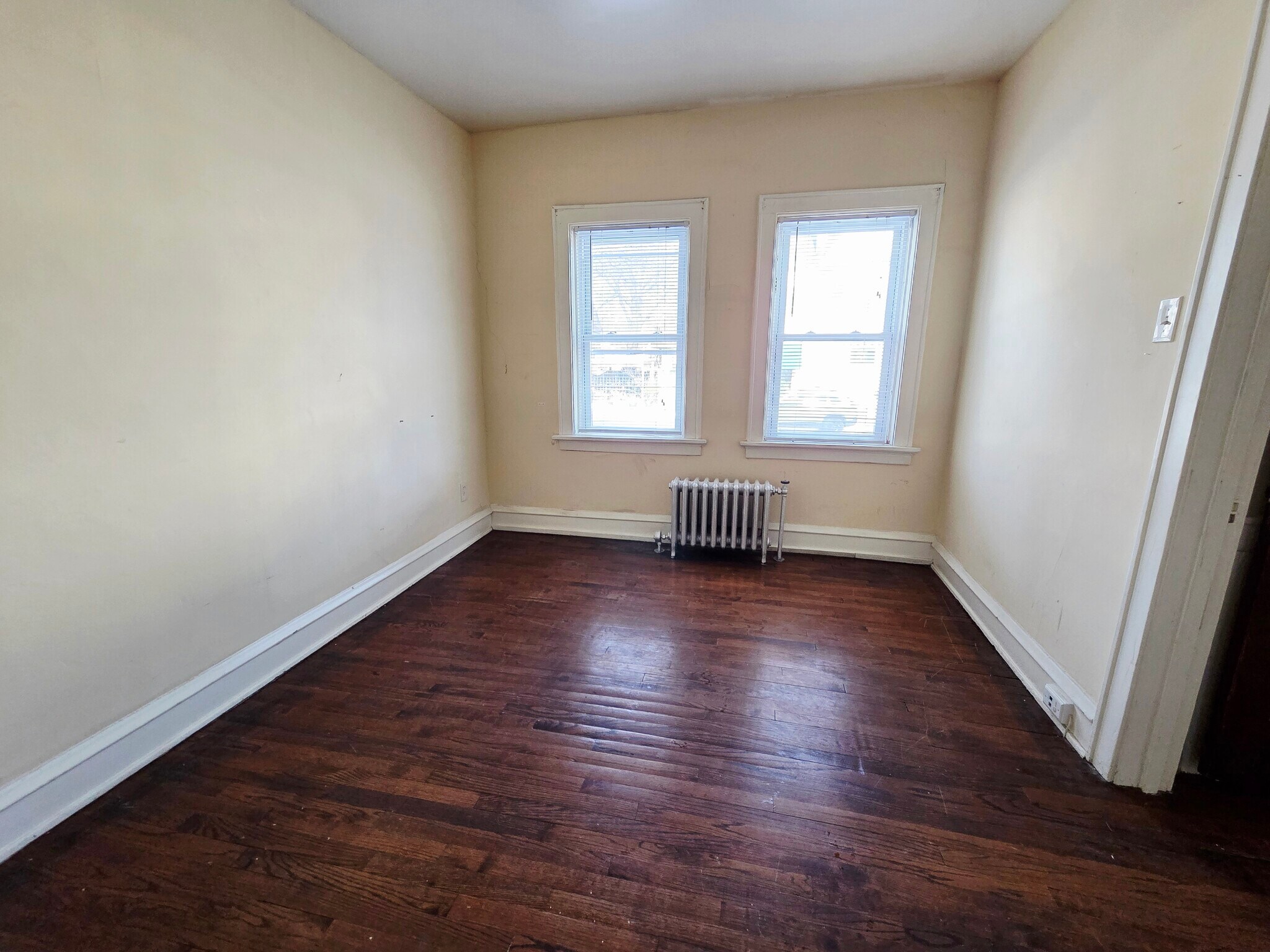 Building Photo - 1013 E Center St