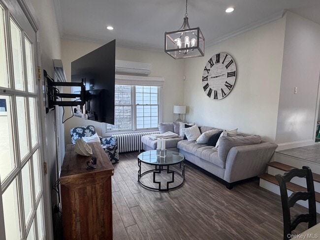 Building Photo - 326 E Walnut St