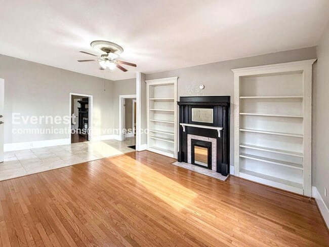 Building Photo - 5005 6th Ave S