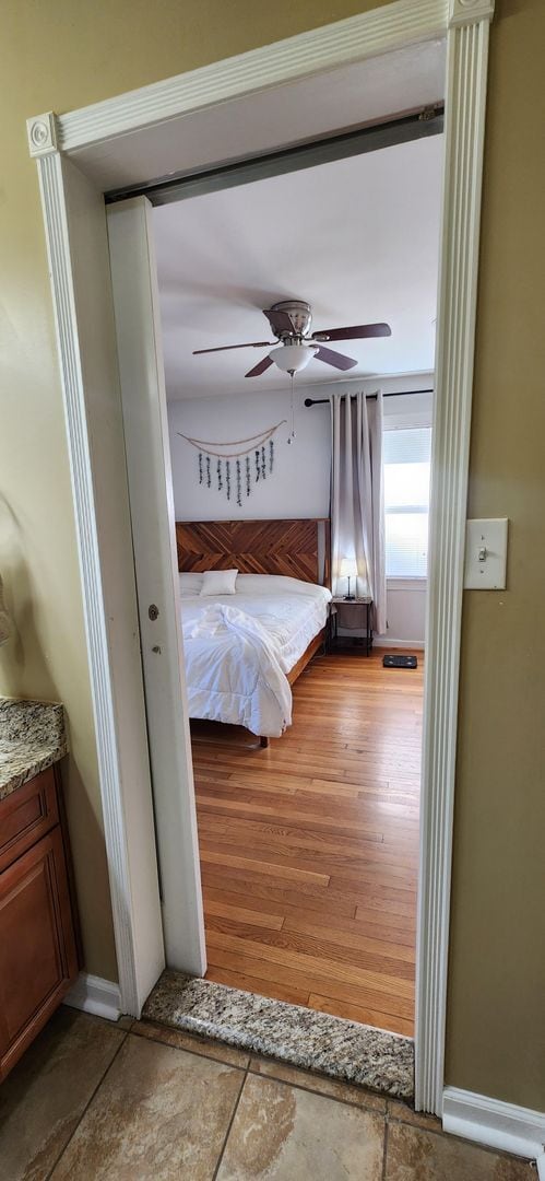 Building Photo - Large 2 Bedroom Rambler with 2 Primary Sui...