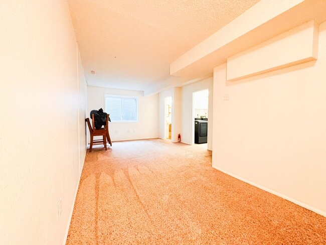 Building Photo - 4 bedroom with large backyard