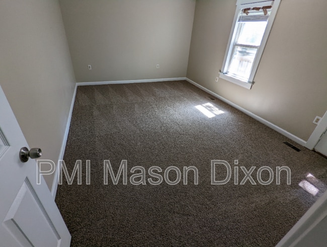 Building Photo - 944 Fern Trail