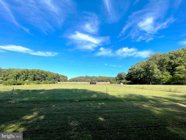 Building Photo - 10960 Earnshaw Ln