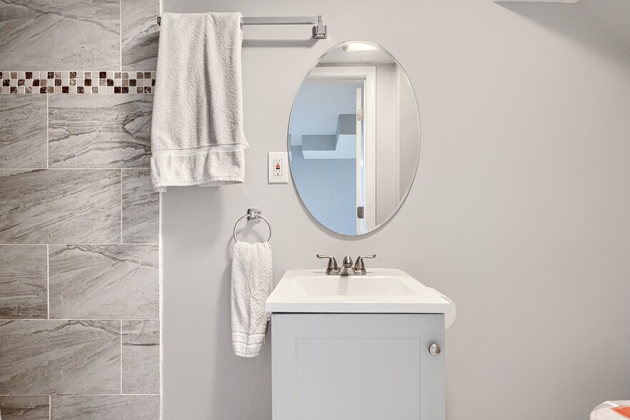 Building Photo - 631 Charraway Rd