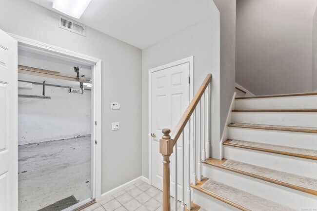 Building Photo - 4 Woods Way