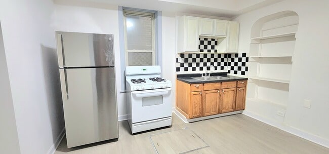 Building Photo - 3520 S Winchester Ave