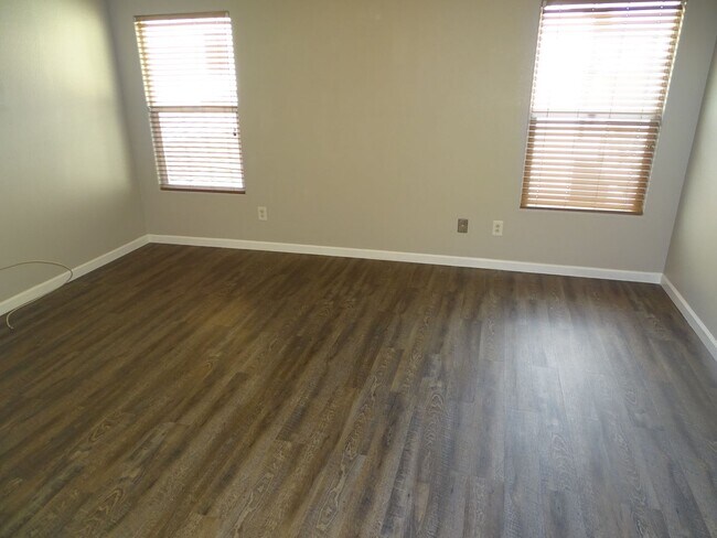 Building Photo - 3 Bed Southwest Home Convenient To The Durango Station Casino