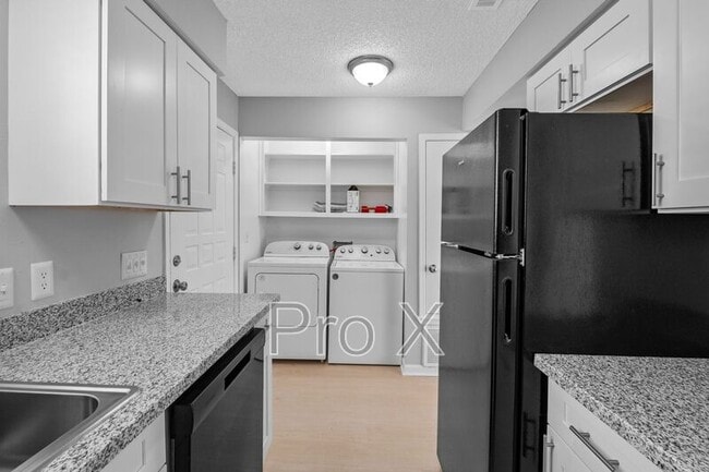 Building Photo - 1377 E Sequoyah Ct