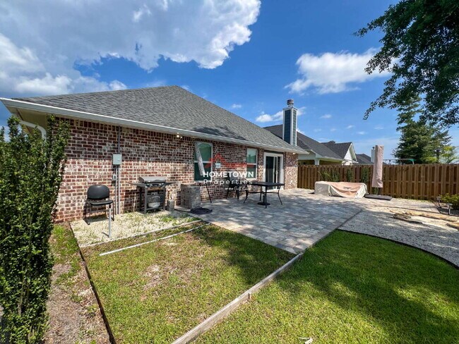 Building Photo - Furnished 3-Bed Oasis on Dunridge Drive wi...