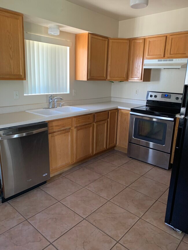 Kitchen - 1308 W 3rd St