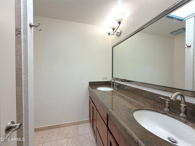 Building Photo - 8331 E Valley Vista Dr