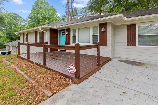 Building Photo - 1699 Flintwood Dr SE