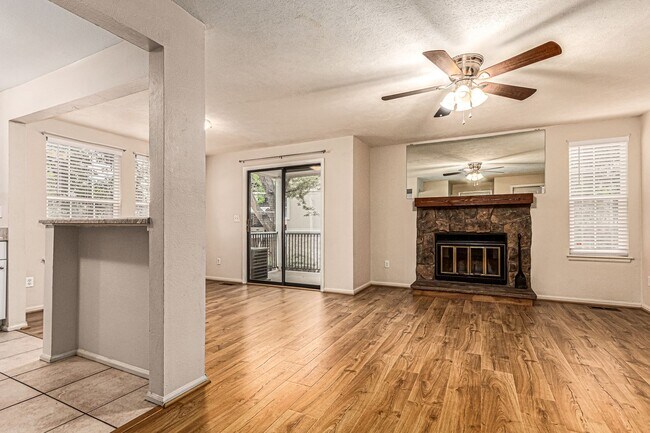 Building Photo - 2 Bed 1.5 Bath Updated Arvada Condo - Available June 5th