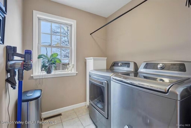 Building Photo - 83 Soper Rd