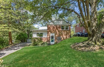 Building Photo - 3 Bed 2 Bath - Takoma Park Split Level - 1...