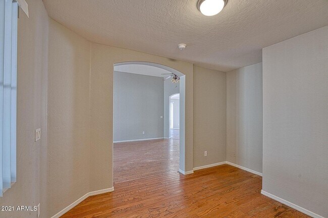 Building Photo - 10783 W Edgemont Ave