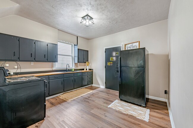 Building Photo - Beautiful 3 bedroom home in Aliquippa available August 1!