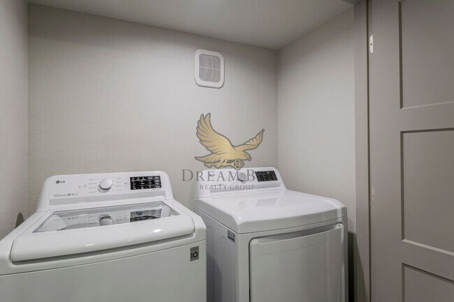 Building Photo - 8101 W Flamingo Rd