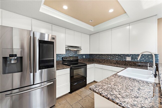 Primary Photo - 81 Pearl-