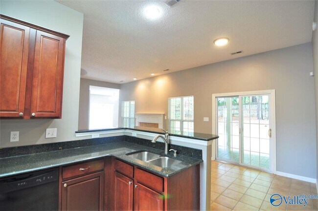 Building Photo - 206 Horseshoe Bend N