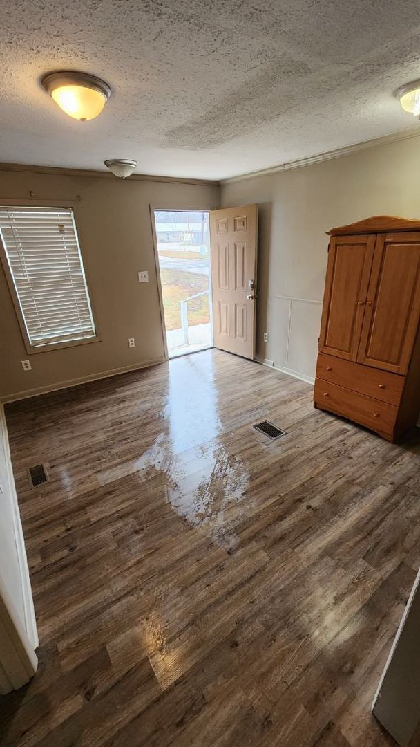 Building Photo - Monthly Paid Rent
