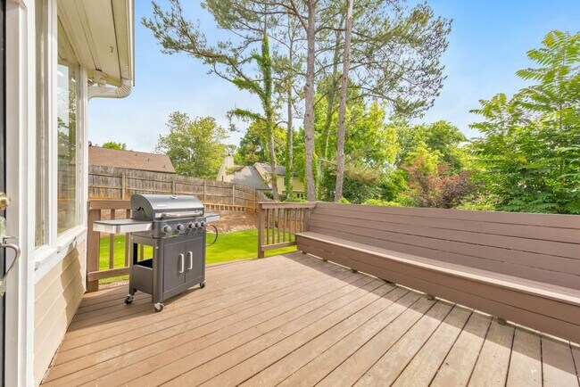 Building Photo - 520 Sonnet Way