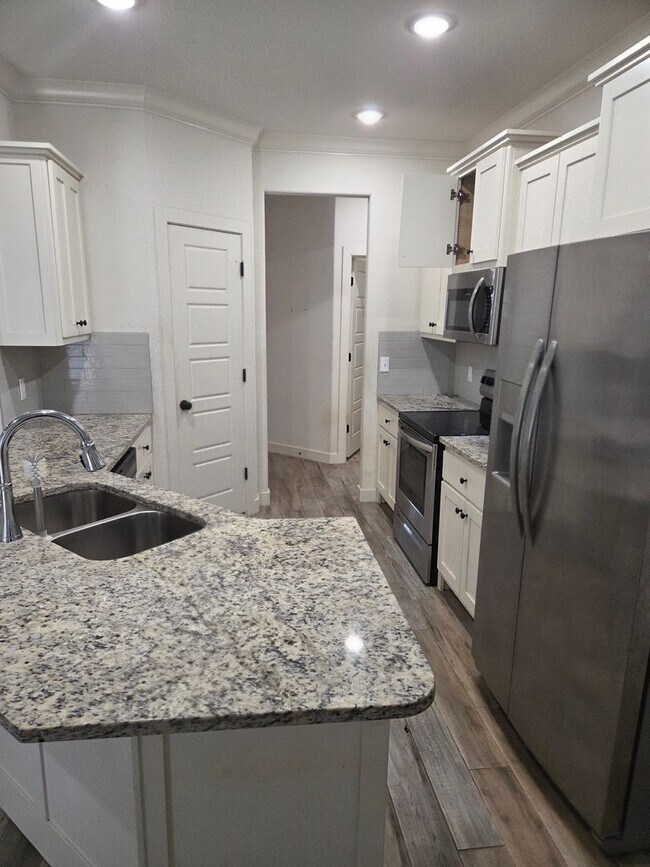 Building Photo - BEAUTIFUL HOME IN GREAT LOCATION!