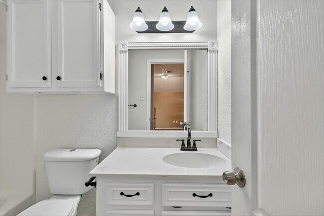 Building Photo - 8114 Etienne Dr
