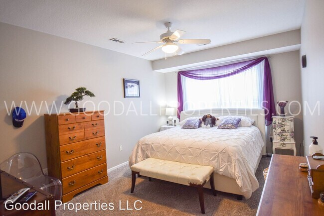 Building Photo - 2 br, 2 bath House - 3031 Grand Ave #214