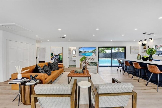 Building Photo - 5501 NE 18th Terrace