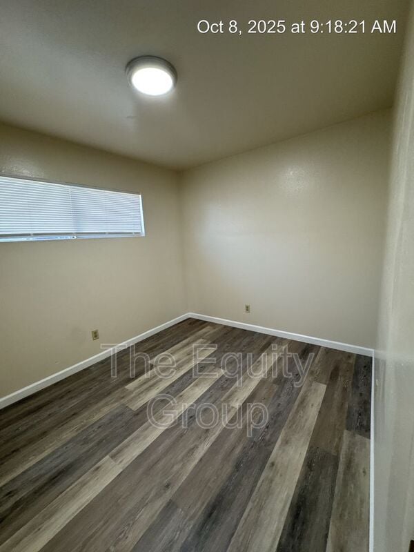 Building Photo - 514 E Cypress Ave