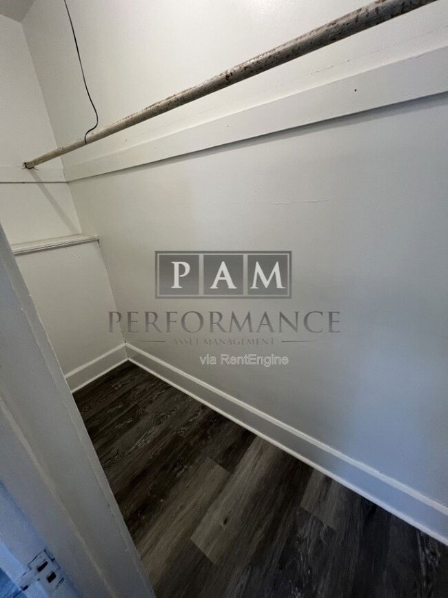 Building Photo - 1213 Superior St