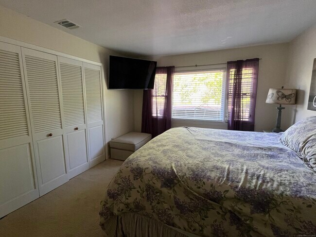 Building Photo - 18 Pinewood Shores