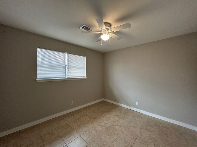 Building Photo - Modern 2 Bed for Rent – Minutes from Pinnacle Hills and Pleasant Crossing